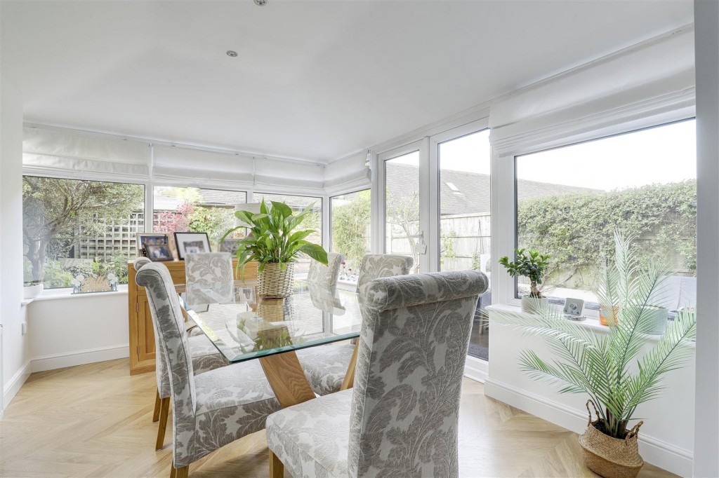 Barn Close, Nottingham, Nottinghamshire, NG6 7EA