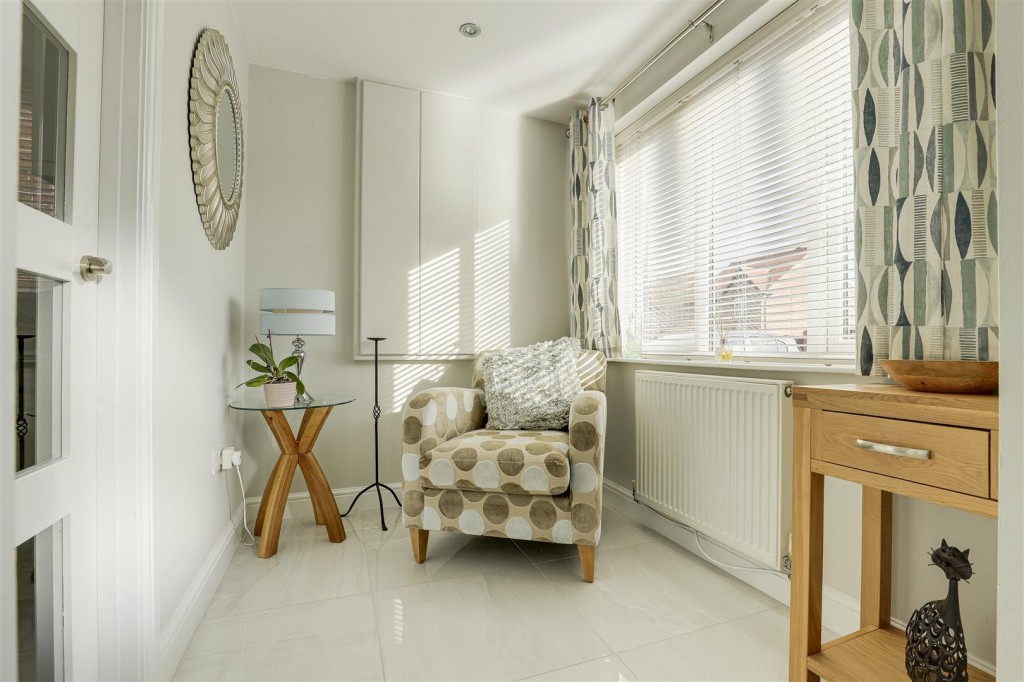 Barn Close, Nottingham, Nottinghamshire, NG6 7EA