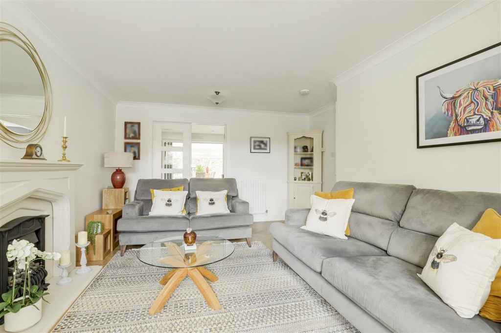 Barn Close, Nottingham, Nottinghamshire, NG6 7EA