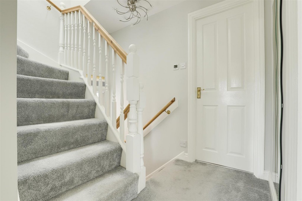 Barn Close, Nottingham, Nottinghamshire, NG6 7EA