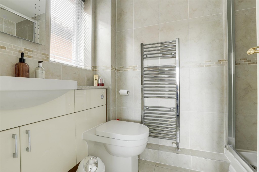 Barn Close, Nottingham, Nottinghamshire, NG6 7EA