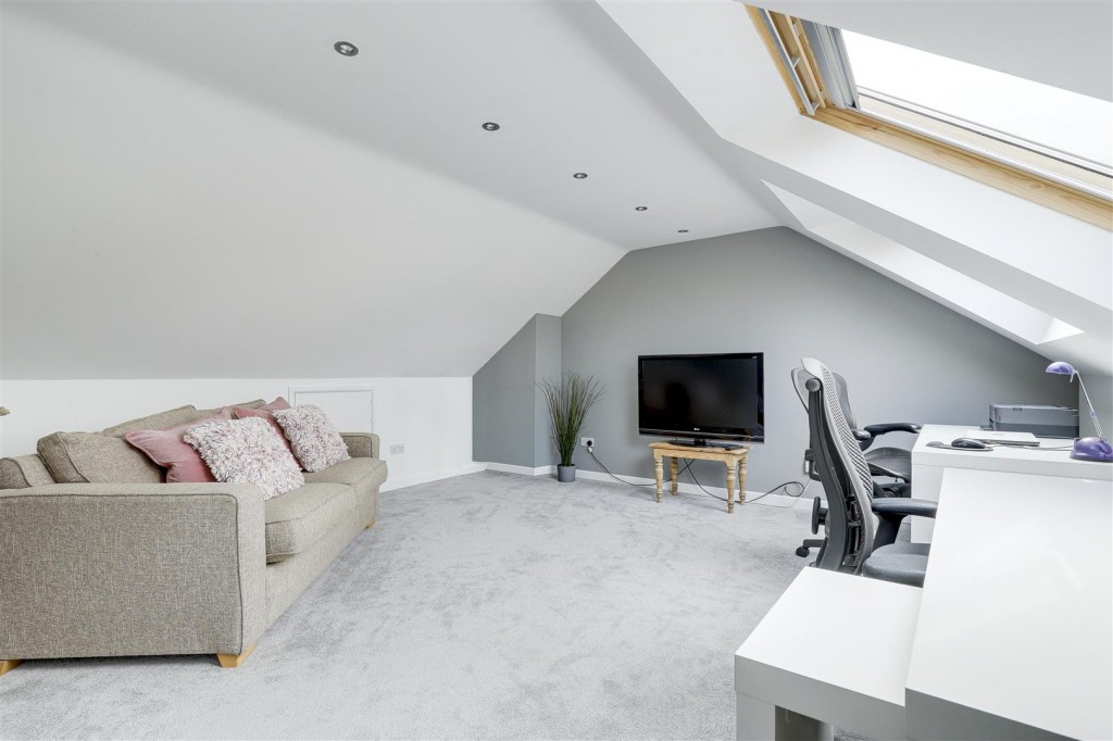 Barn Close, Nottingham, Nottinghamshire, NG6 7EA