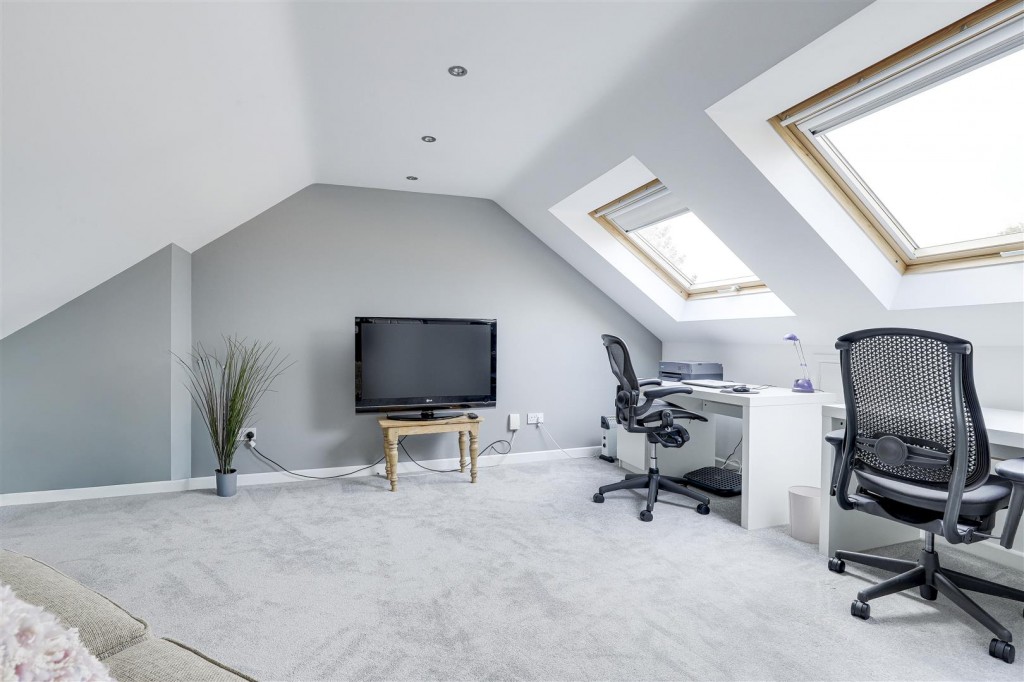 Barn Close, Nottingham, Nottinghamshire, NG6 7EA