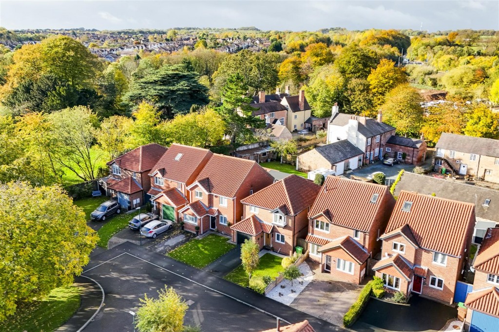 Barn Close, Nottingham, Nottinghamshire, NG6 7EA