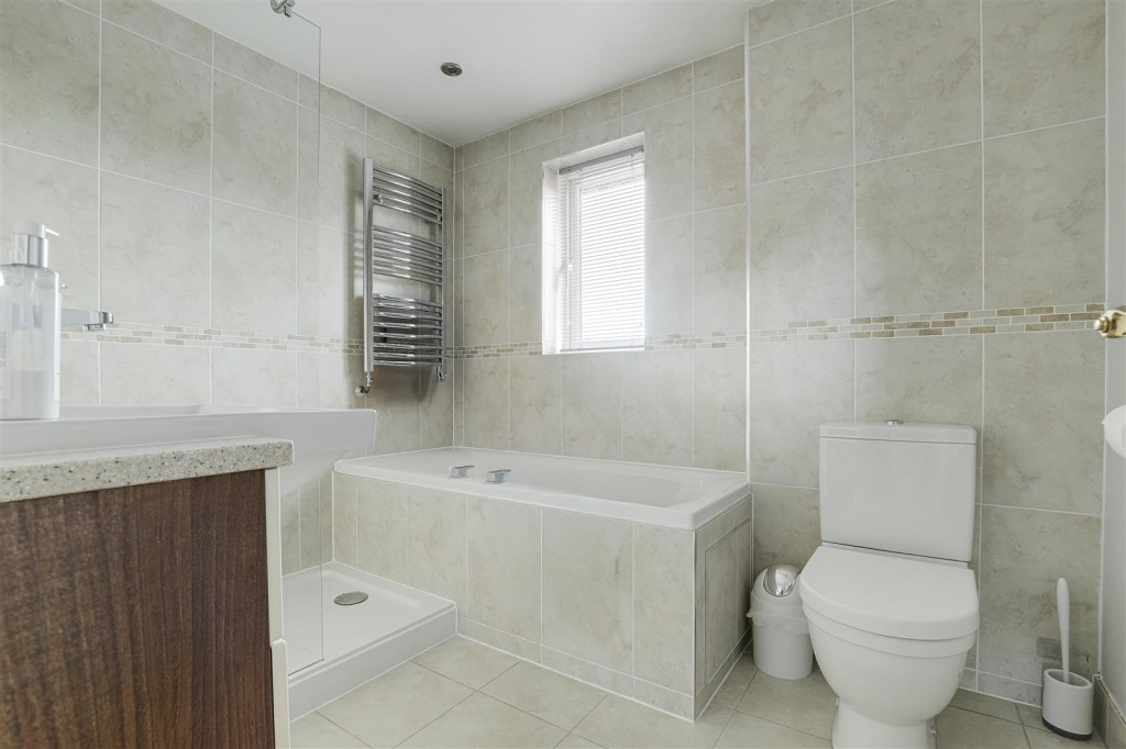 Barn Close, Nottingham, Nottinghamshire, NG6 7EA