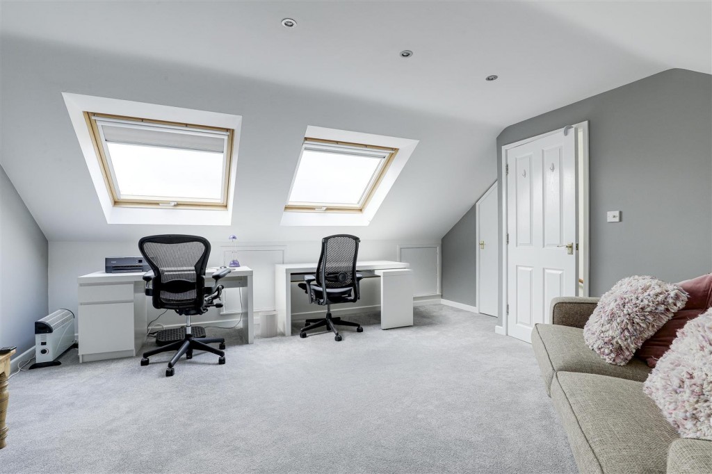 Barn Close, Nottingham, Nottinghamshire, NG6 7EA