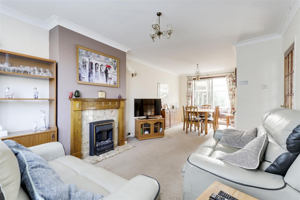 Ascot Drive, Hucknall, Nottinghamshire, NG15 6HZ