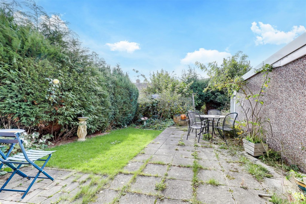 Ascot Drive, Hucknall, Nottinghamshire, NG15 6HZ