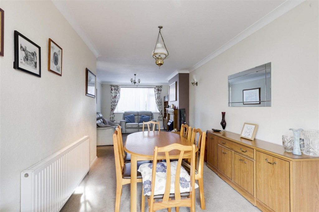 Ascot Drive, Hucknall, Nottinghamshire, NG15 6HZ