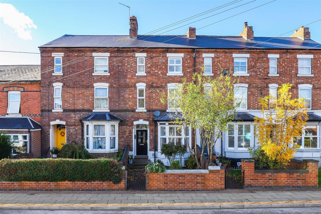 Main Road, Gedling, Nottinghamshire, NG4 3HQ