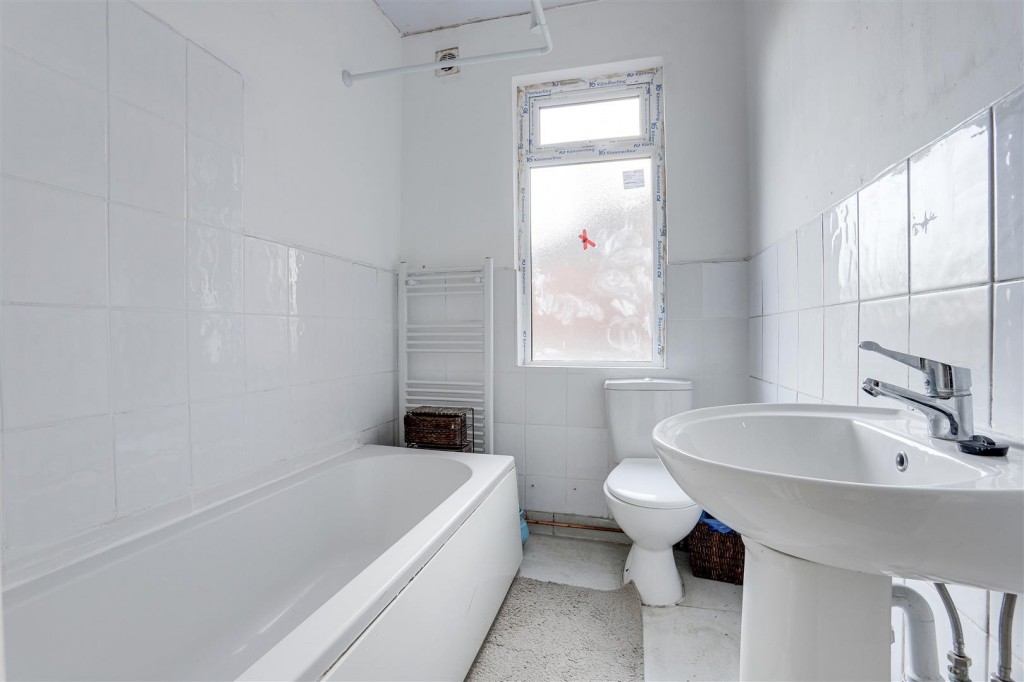 Nottingham Road, New Basford, Nottinghamshire, NG7 7AH