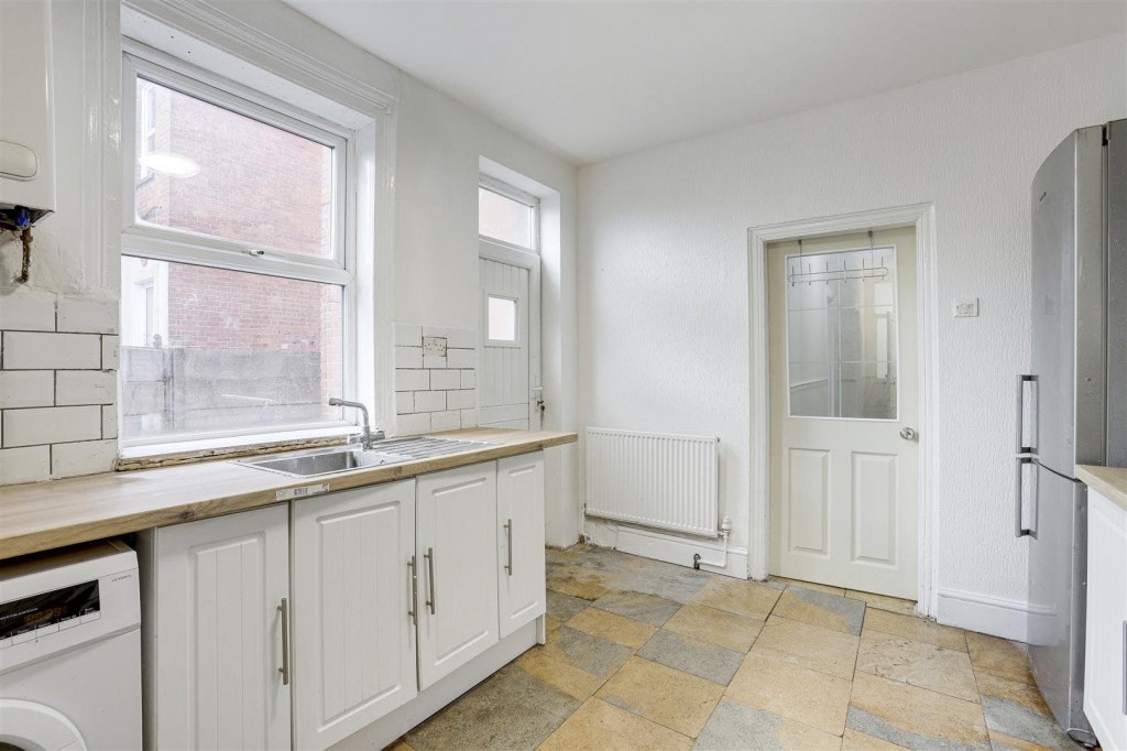 Nottingham Road, New Basford, Nottinghamshire, NG7 7AH