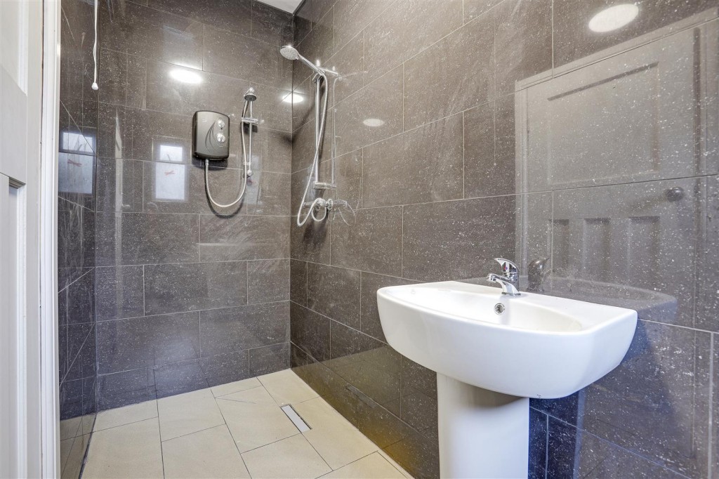 Nottingham Road, New Basford, Nottinghamshire, NG7 7AH