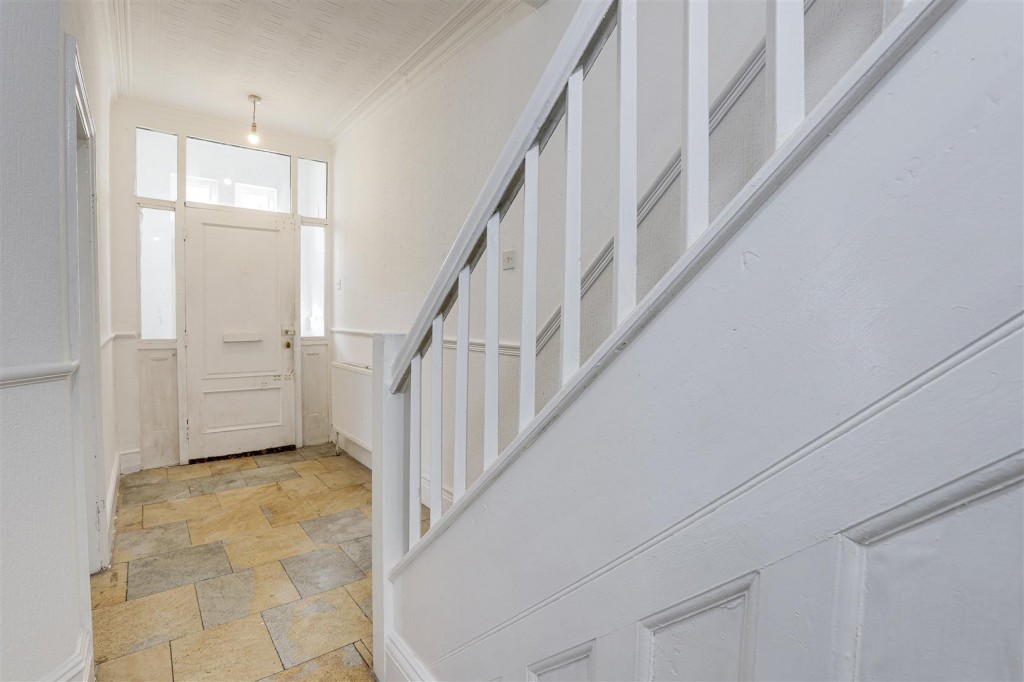 Nottingham Road, New Basford, Nottinghamshire, NG7 7AH