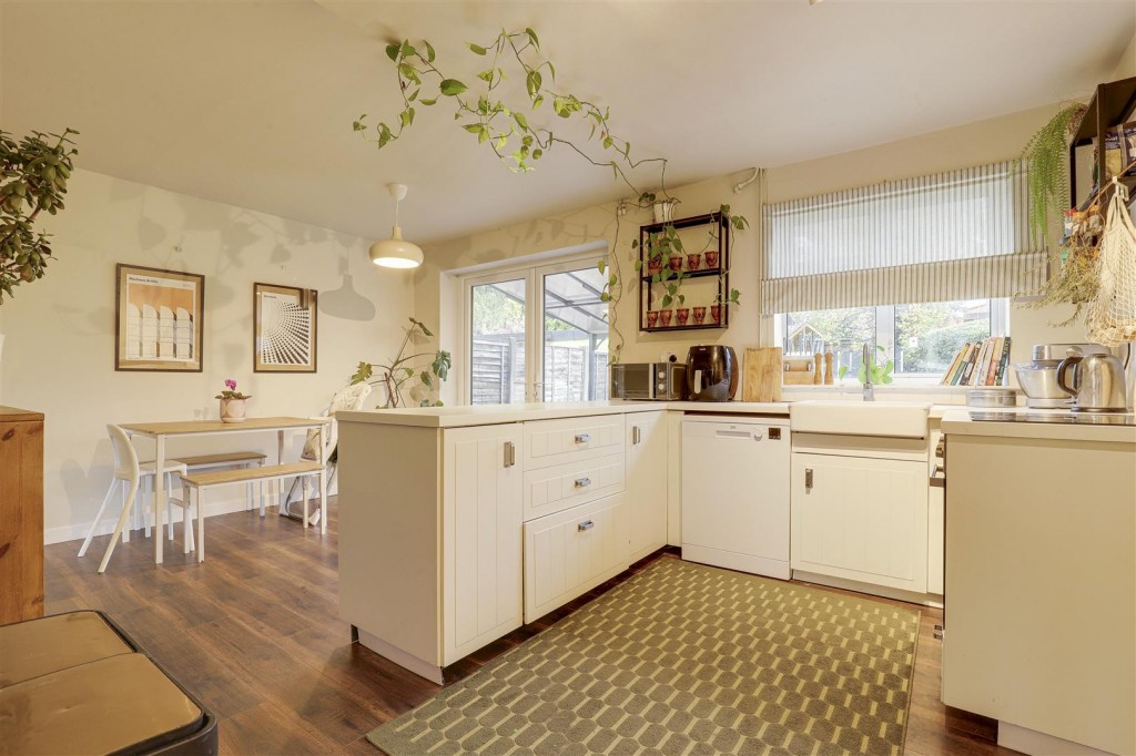 Cockington Road, Nottingham, Nottinghamshire, NG8 4DL