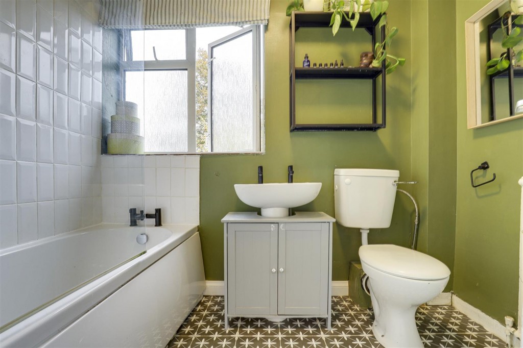 Cockington Road, Nottingham, Nottinghamshire, NG8 4DL