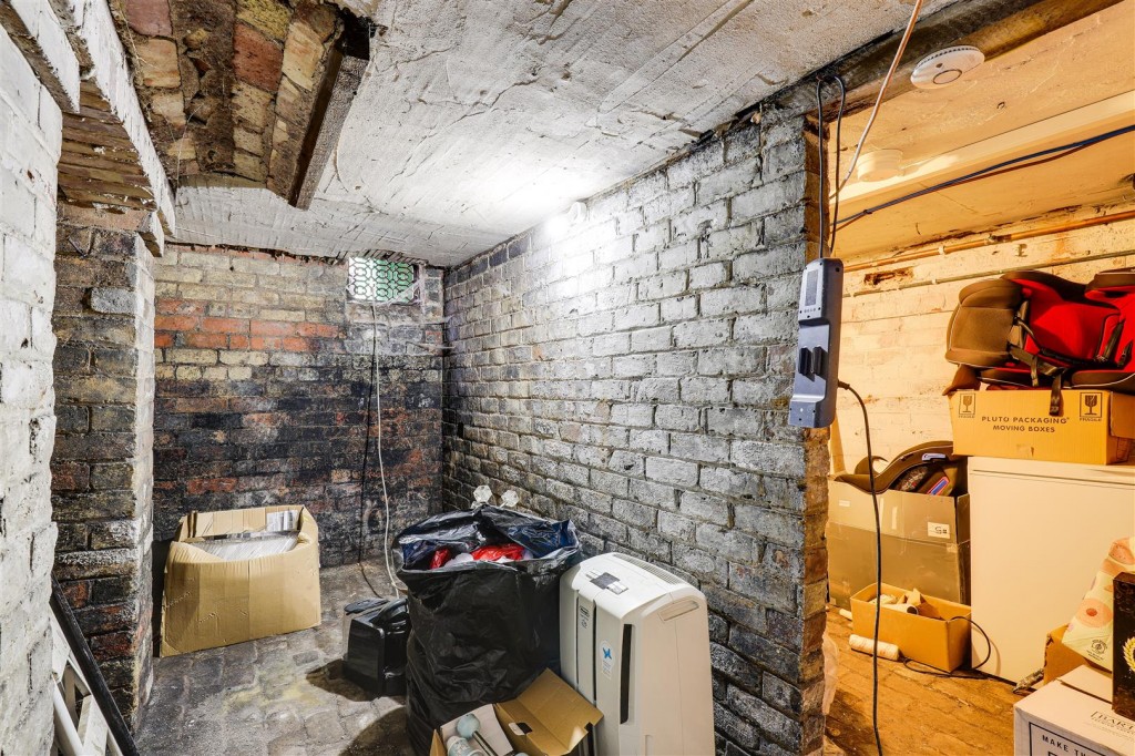 Westwood road Snienton, Nottinghamshire, NG2 4FS