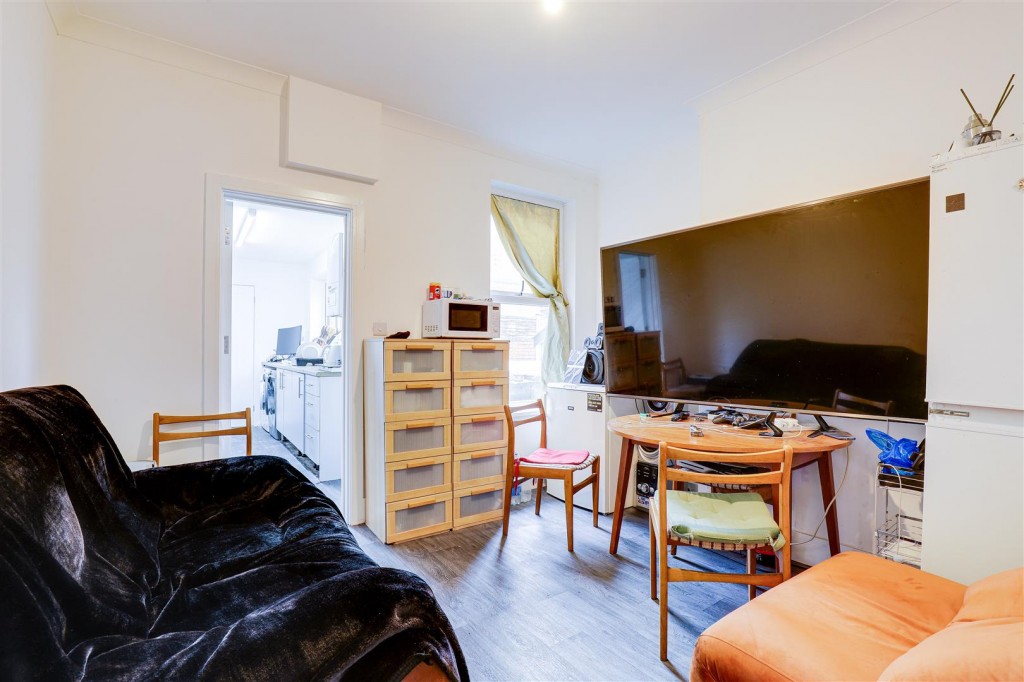 Westwood road Snienton, Nottinghamshire, NG2 4FS