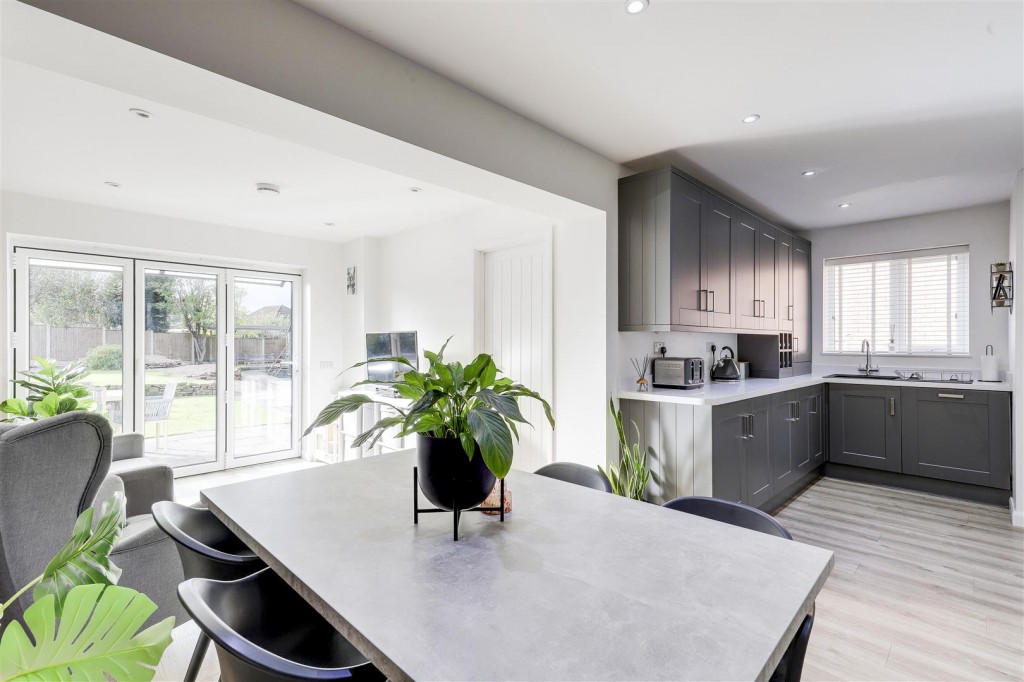 Welham Crescent, Arnold, Nottinghamshire, NG5 7LJ