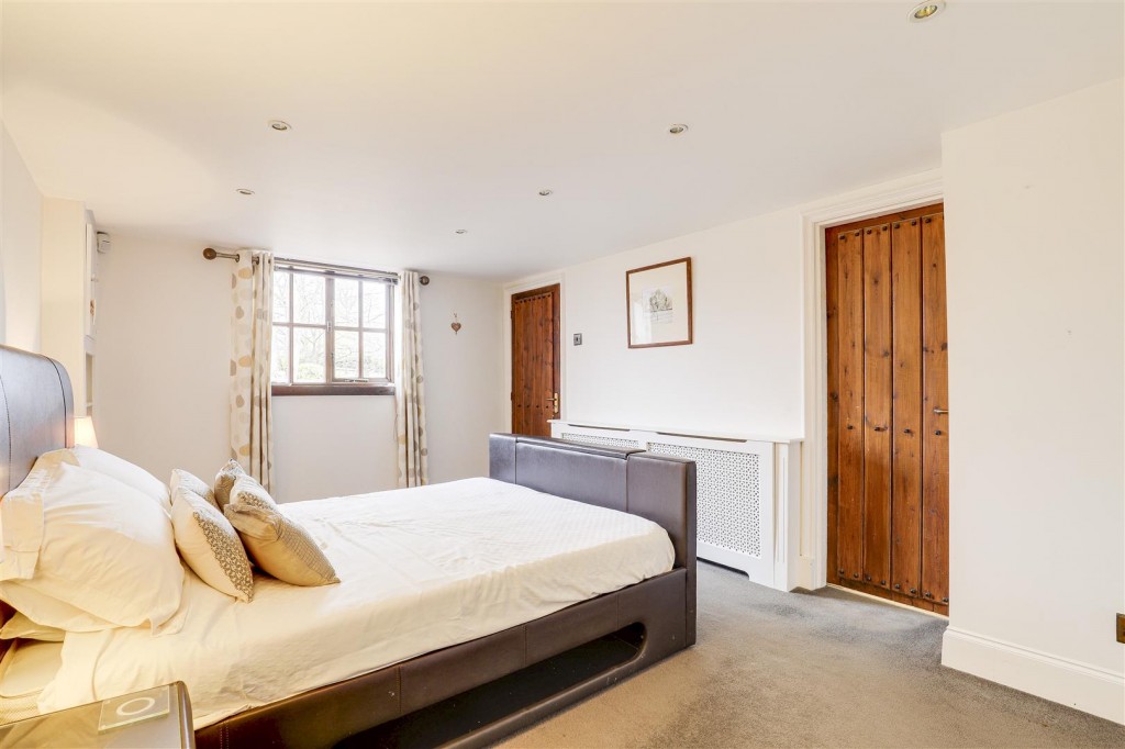 The Hollies, Stragglethorpe, Cotgrave, Nottinghamshire, NG12 3HB