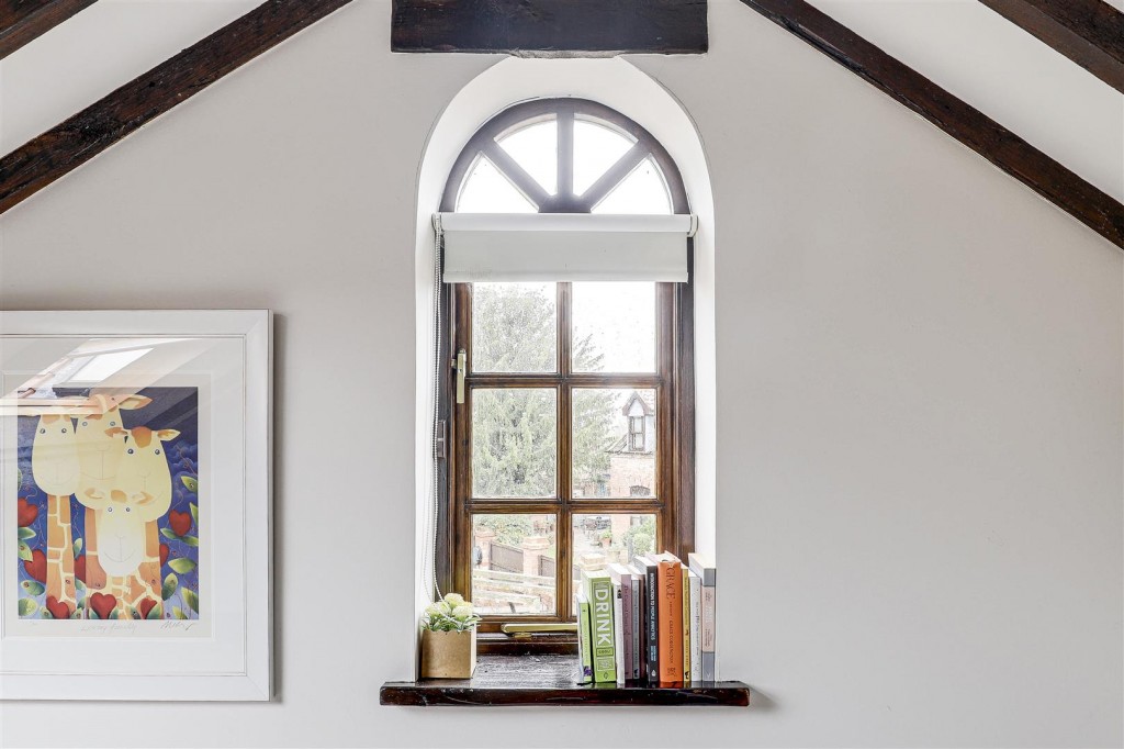 The Hollies, Stragglethorpe, Cotgrave, Nottinghamshire, NG12 3HB