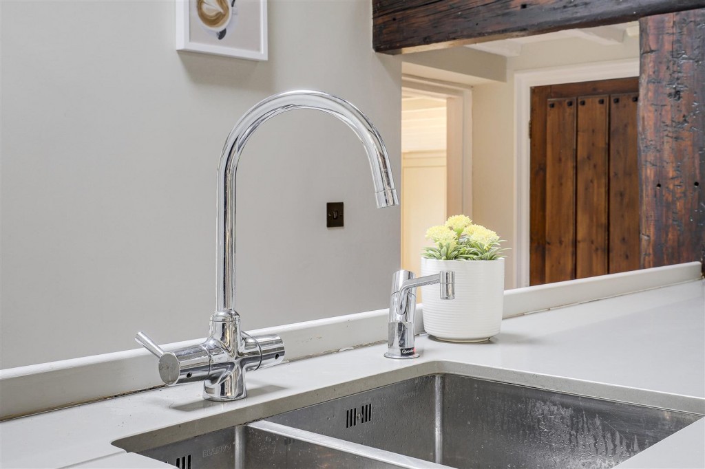 The Hollies, Stragglethorpe, Cotgrave, Nottinghamshire, NG12 3HB