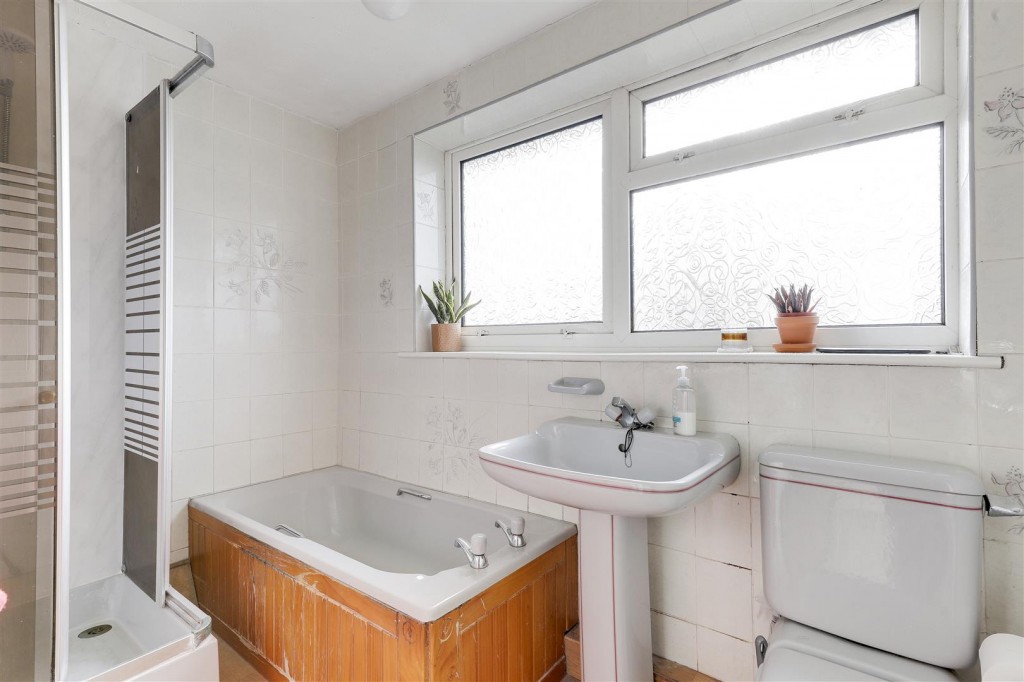 Brownlow Drive, Rise Park, Nottinghamshire, NG5 5DB