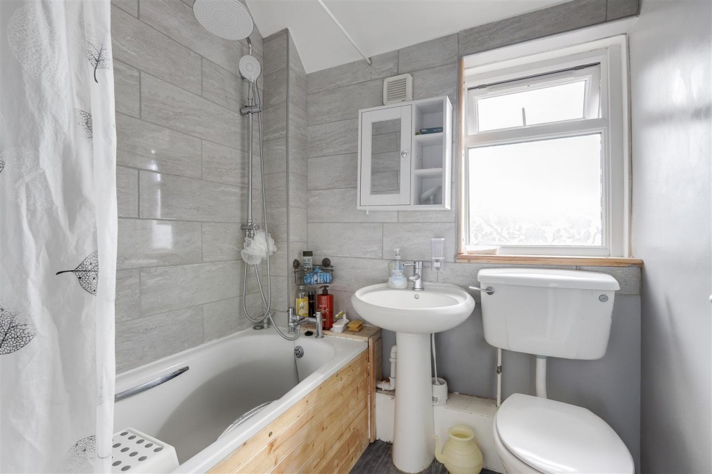 Gunthorpe Drive, Sherwood, Nottinghamshire, NG5 3DW