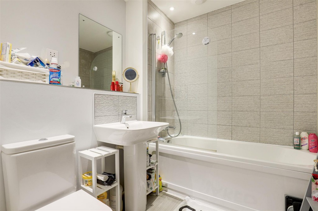 Hartland Drive, Mapperley, Nottinghamshire, NG3 5UZ