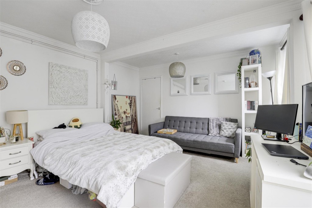 Sandfield Road, Arnold, Nottinghamshire, NG5 6QB