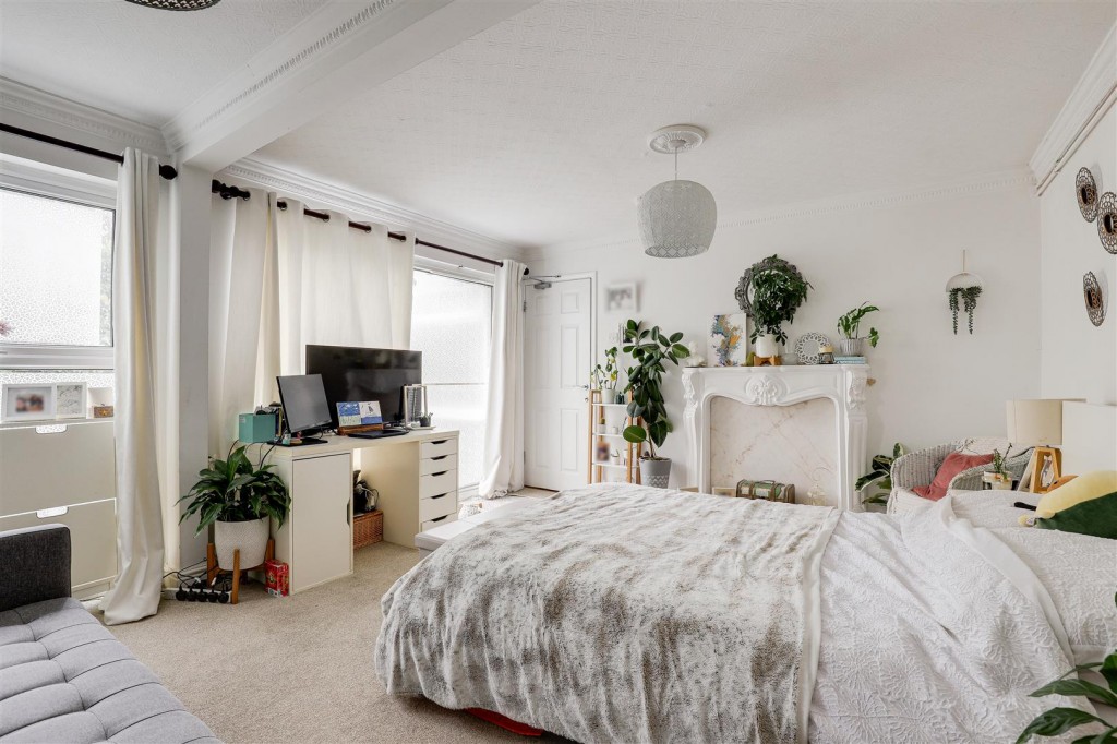 Sandfield Road, Arnold, Nottinghamshire, NG5 6QB