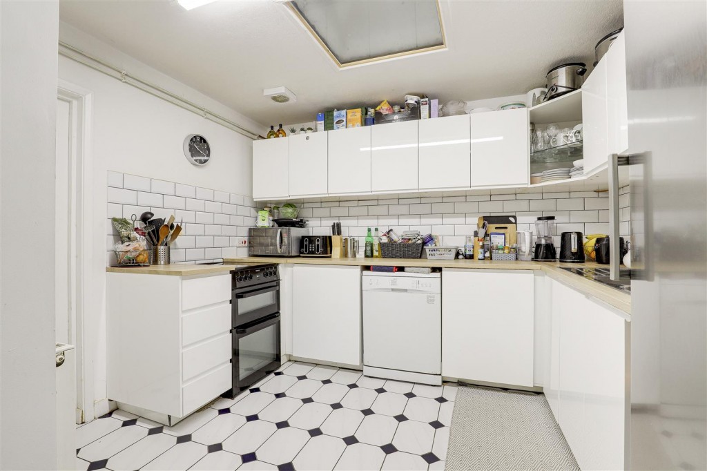 Sandfield Road, Arnold, Nottinghamshire, NG5 6QB