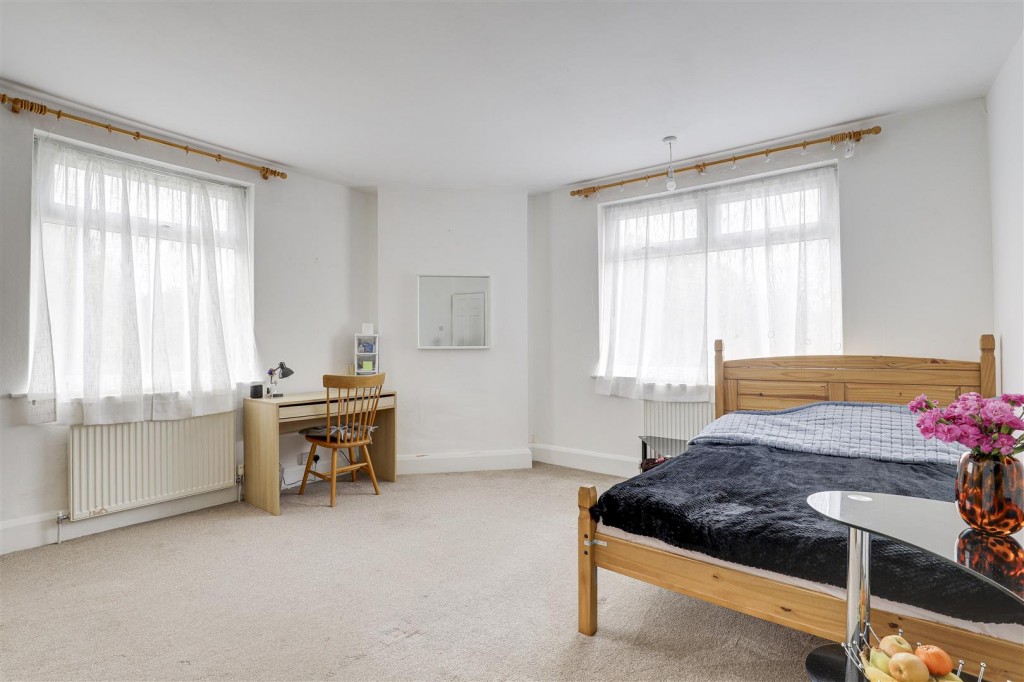 Sandfield Road, Arnold, Nottinghamshire, NG5 6QB