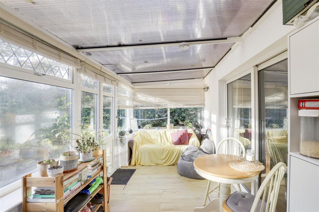 Sandfield Road, Arnold, Nottinghamshire, NG5 6QB