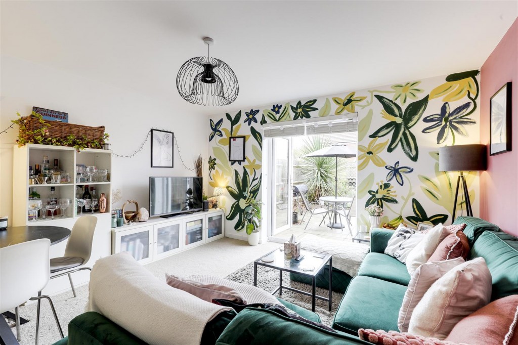 Mansfield Road, Redhill, Nottinghamshire, NG5 8JX