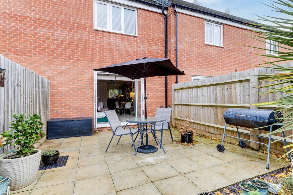 Mansfield Road, Redhill, Nottinghamshire, NG5 8JX