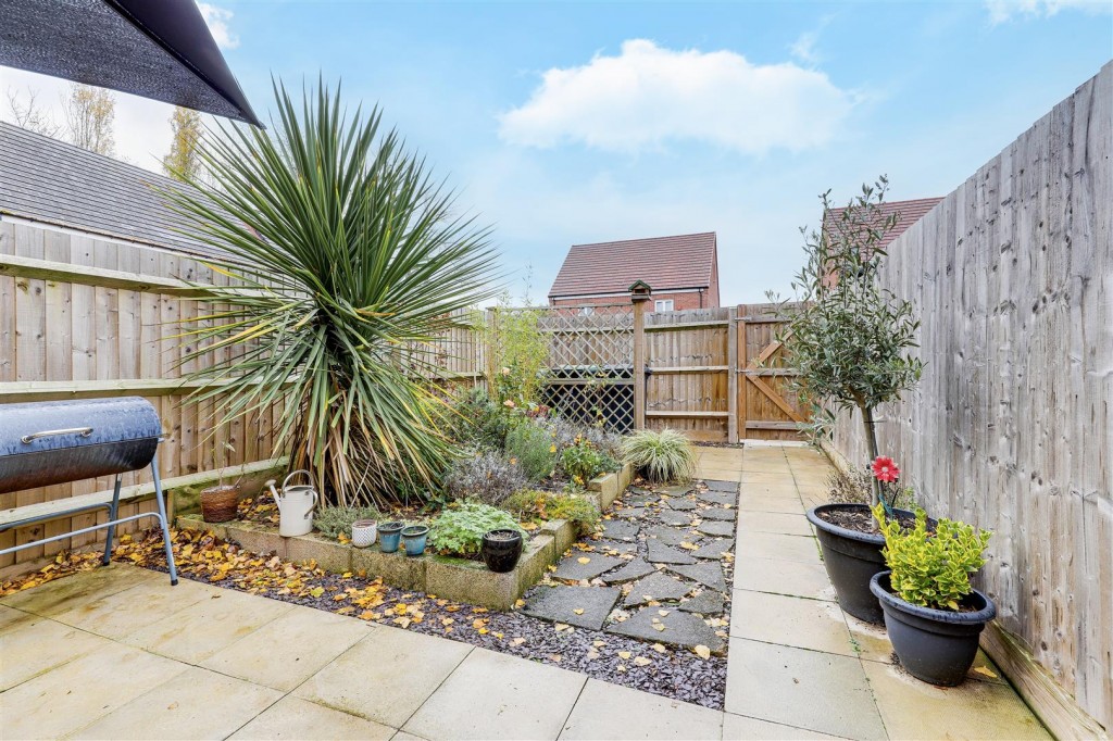 Mansfield Road, Redhill, Nottinghamshire, NG5 8JX