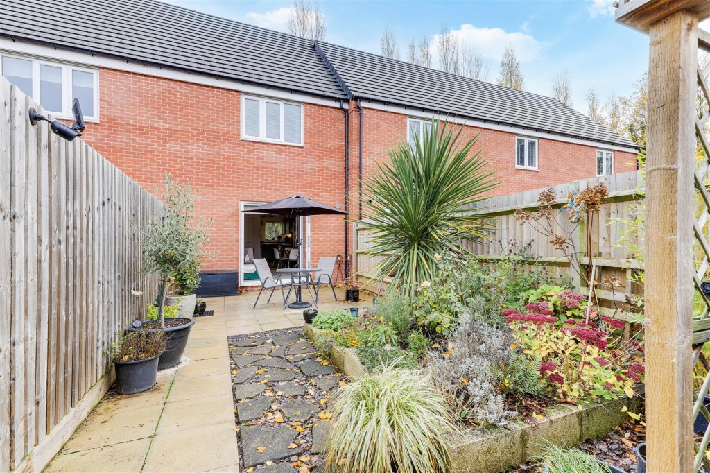 Mansfield Road, Redhill, Nottinghamshire, NG5 8JX