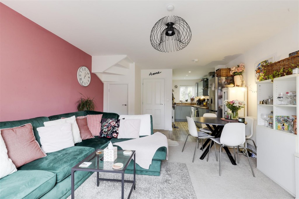 Mansfield Road, Redhill, Nottinghamshire, NG5 8JX