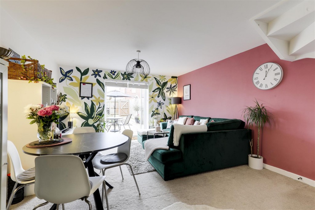 Mansfield Road, Redhill, Nottinghamshire, NG5 8JX