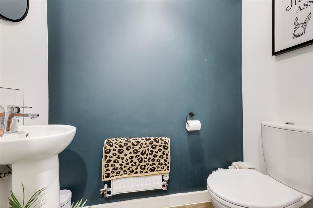 Mansfield Road, Redhill, Nottinghamshire, NG5 8JX