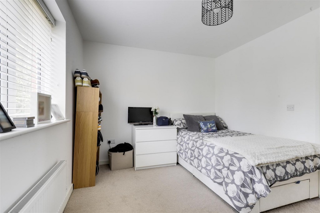 Mansfield Road, Redhill, Nottinghamshire, NG5 8JX