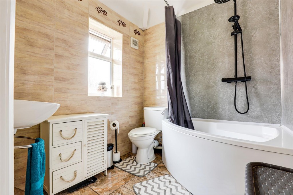 Staplehurst Drive, Heathfield, Nottinghamshire, NG5 1NY