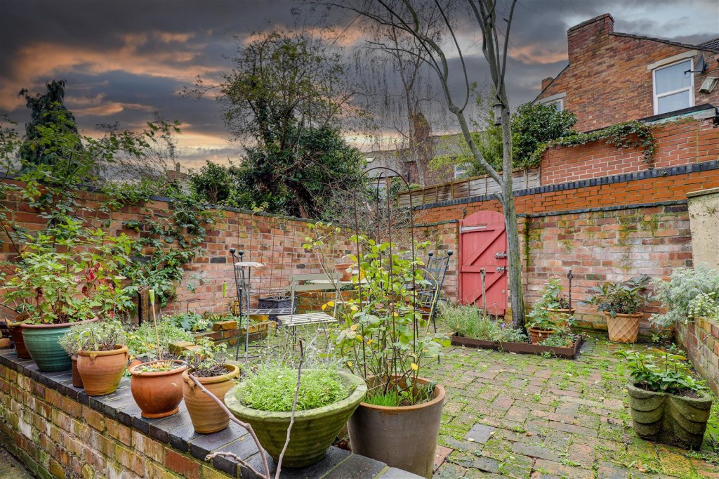 Sneinton Hollows, Sneinton, Nottinghamshire, NG2 4AA