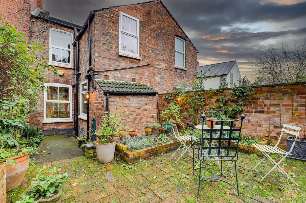 Sneinton Hollows, Sneinton, Nottinghamshire, NG2 4AA