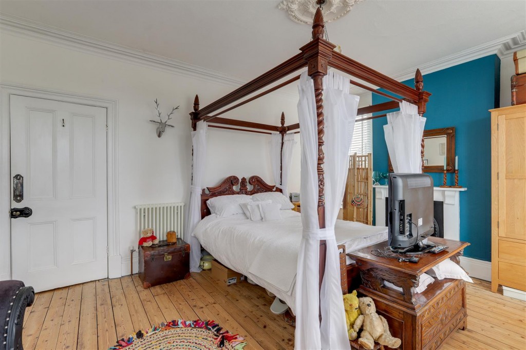 Highbury Road, Bulwell, Nottinghamshire, NG6 9FE