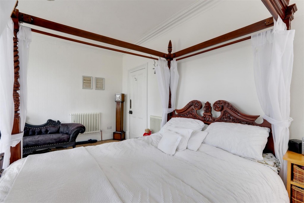 Highbury Road, Bulwell, Nottinghamshire, NG6 9FE