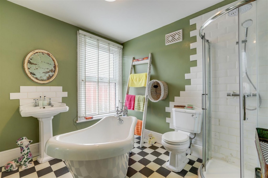 Highbury Road, Bulwell, Nottinghamshire, NG6 9FE