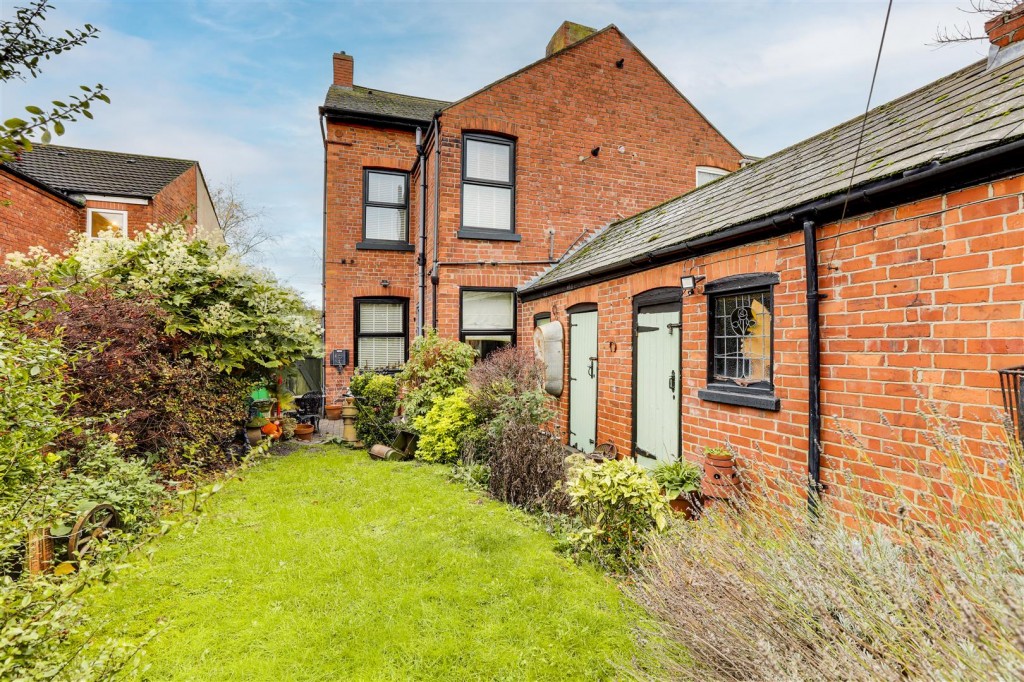 Highbury Road, Bulwell, Nottinghamshire, NG6 9FE