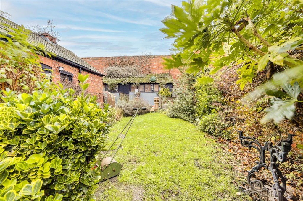 Highbury Road, Bulwell, Nottinghamshire, NG6 9FE